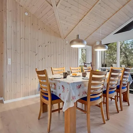 Holiday home 4 Bedroom Stunning In Ribe