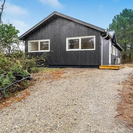 Awesome In With House A Panoramic View *