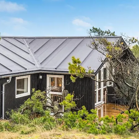 Awesome In With House A Panoramic View *