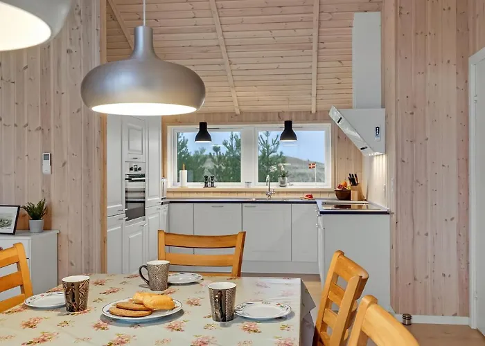 בית נופש 4 Bedroom Stunning In *